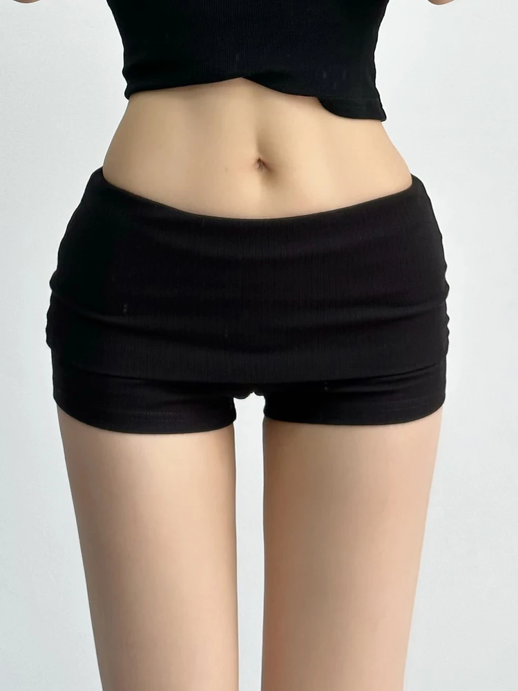 キッズ ショート パンツ：低腰折り返しニットデザインの夏向けカジュアルスタイル
