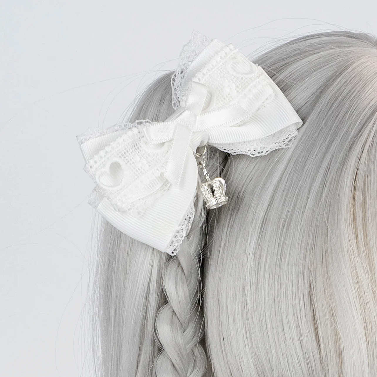 アネロリュックとカタフラクトの違い：レースリボンヘアクリップの実用性とデザイン特性