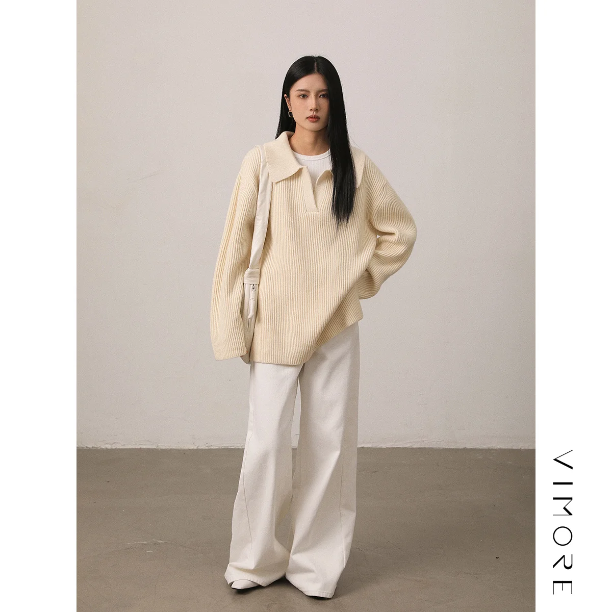 大人可愛い服 50代コーデ 完全ガイド｜小Vネック・全羊毛製セーターの選び方と実際の着こなし