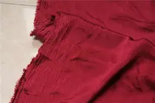 通気性のある光沢感！ワインレッドの波模様全棉サテン生地【ドレス・シャツ用】