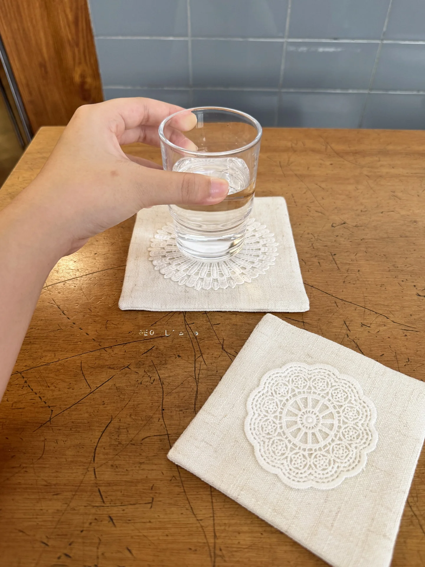 刺繍入りリネン製コースター：無料図案ダウンロードと韓式レトロデザインの実用性