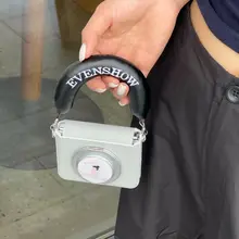 スタイリッシュなマグネット吸着スマホケース【ストラップ付き・スタンド機能・ファルダブルモデル対応】
