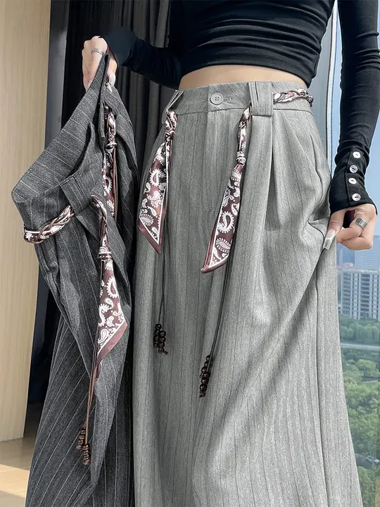 ストライプデザインのハイウエストワイドパンツ【シルクスカーフ付き・秋春用・上品なドレープ感】（セットアップ対応）