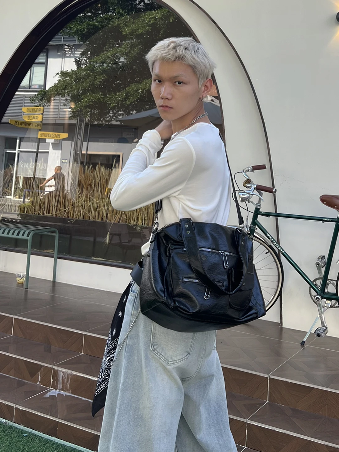トートバッグ【大容量・レトロ・肩掛けスタイル・ユニセックス】の使いやすさと実用性とは