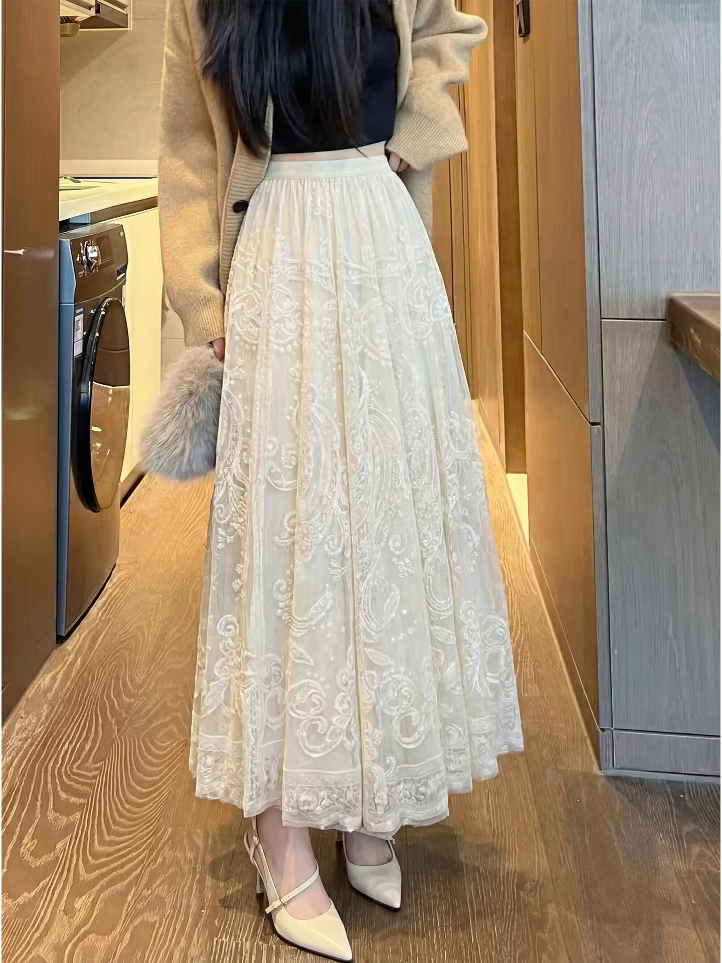 デザイン感ある杏色のAラインレース切替ハイウエストスカート：大きいサイズで通勤にも対応