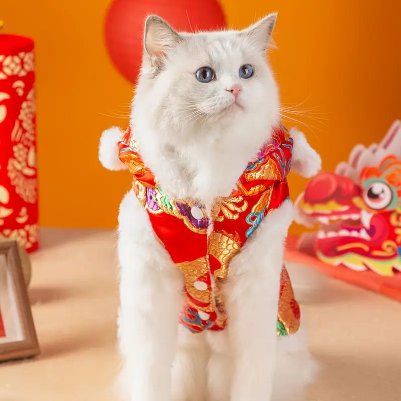 犬猫用新年衣装：秋冬唐装风格宠物服的实用与保暖解析