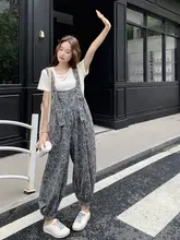 夏にぴったり！白いTシャツとグレーのプリント付きサロペットパンツ【体型カバー・したフィット感・束脚】（セットアップ対応）