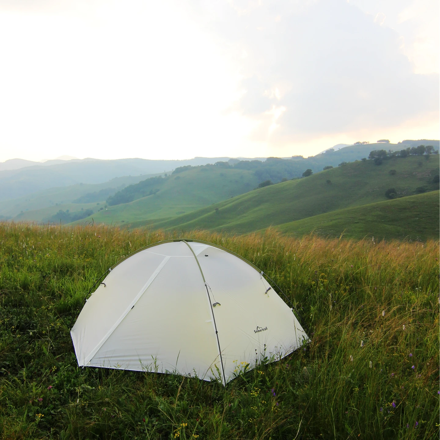 軽量アウトドアテント【登山・キャンプ用・超軽量・ポール式】の選び方と実用性を徹底解説