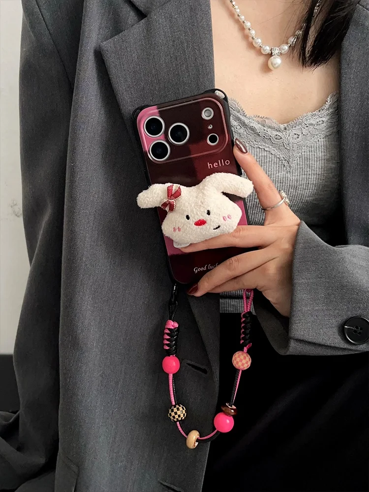 木製ビーズ調節付きショルダーストラップ：酒紅色チェック柄でスマホを保護しながらファッションを楽しむ
