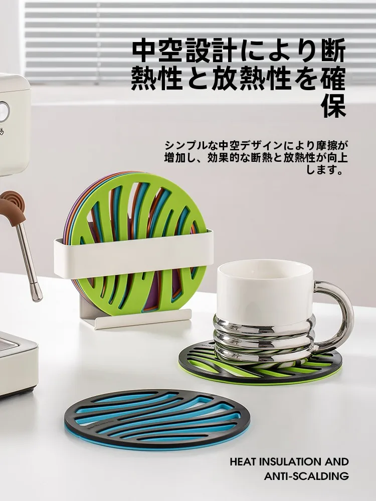 シリコン製耐熱マット：北欧デザインのキッチンで高温対応を実現