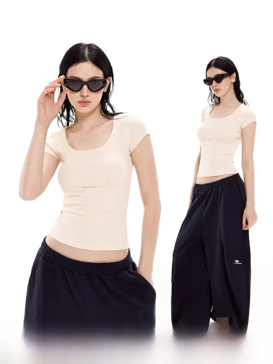 ウエストを絞ったUネック短袖Tシャツ【レディース・夏用・無地・インナー用】