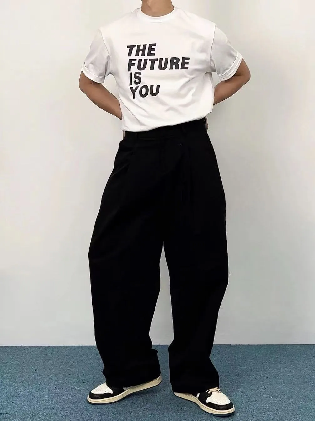10月のオフィスカジュアルで迷わない、シンプルでスタイリッシュなTシャツ選びは？