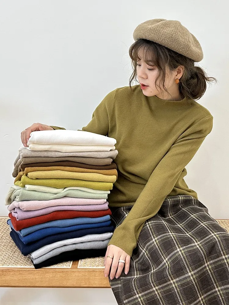 大人可愛いとはどういう意味？ハイネックニットインナーシャツによるスタイルの定義と特徴