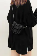 デザイン性の高い女性用ミニショルダーバッグ【チェーン付き・皺加工】
