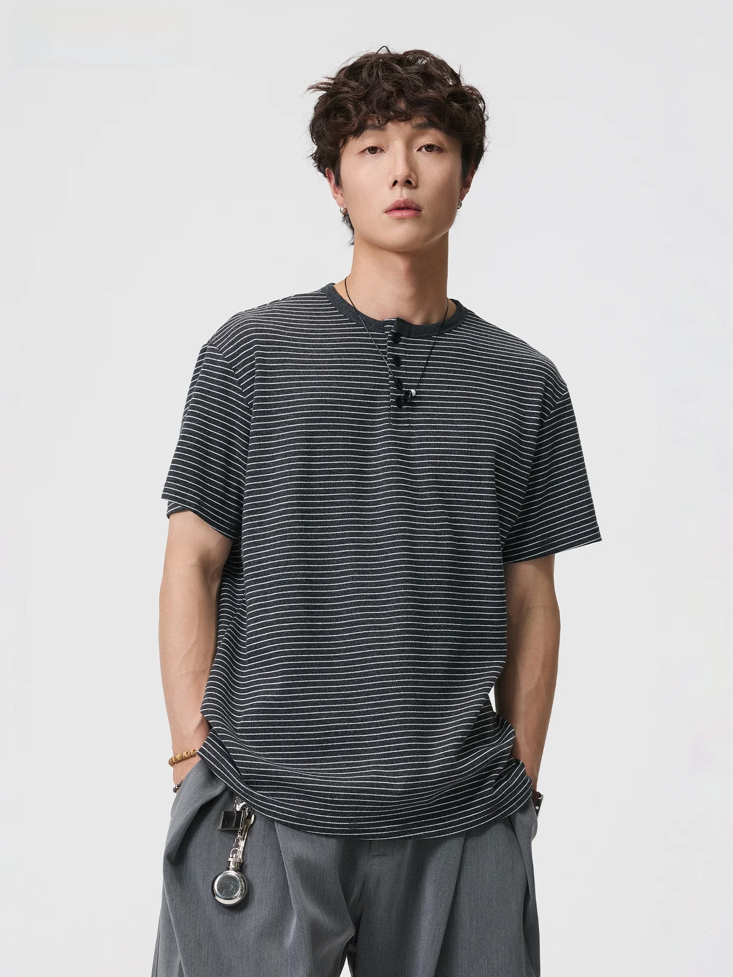 ストライプ柄 メンズTシャツはどう選ぶ？フィット感とデザインのバランスが鍵