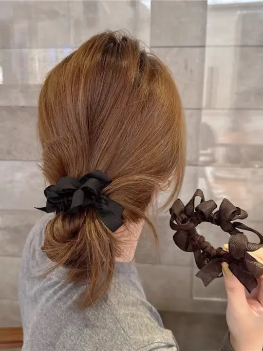 ハンドメイドの蝶結びヘアゴム【デザイナー作品・編み込み】【大人可愛い】