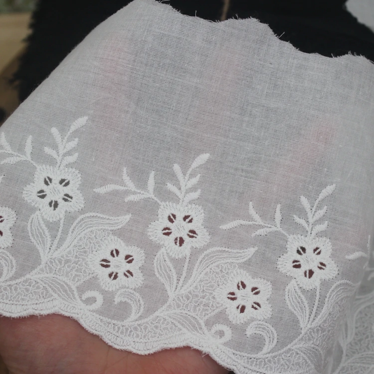 片側刺繍の花柄コットンレース生地：かがり縫いに最適なトリム用生地の実用性と使い方