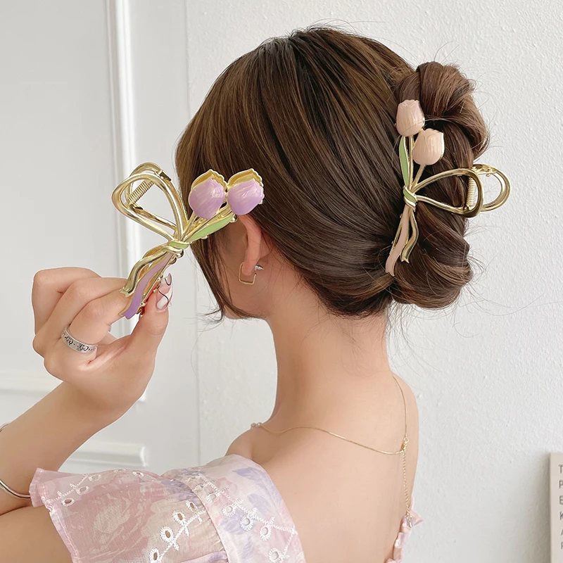 メタル ヘアクリップ チューリップデザイン：高級感と耐久性を兼ね備えた後頭部用アイテム