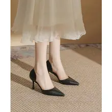 シンプルなデザインのハイヒール【女性用・ブラック・尖ったつま先・細いヒール】
