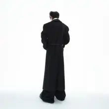 個性的なデザインのウールコート【メタルストラップ・ゆったりロング丈】