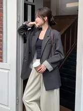 グレーのテーラードジャケット【春用・フィット・女性用】