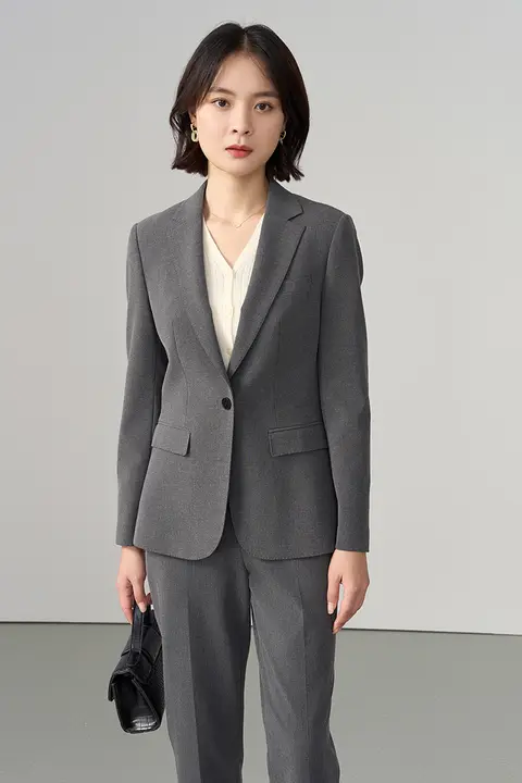 グレーのビジネスジャケット【女性用・面接・小柄向け・上品なデザイン】（セットアップ対応）