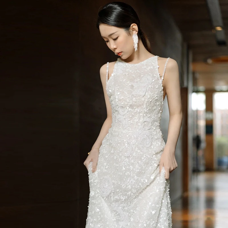 結婚式に着る母親のフォーマルドレスはどう選ぶ？ワインレッドと白の違いは？