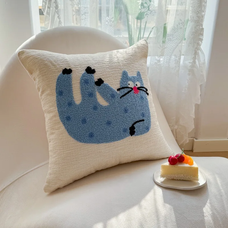  可愛いカートゥーンデザインの刺繍クッションカバー：子供部屋・リビング・オフィスで活躍する雪ニール素材の実用性