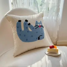 可愛いカートゥーンデザインの刺繍クッションカバー【子供部屋・リビング・オフィス用・雪尼ール素材】