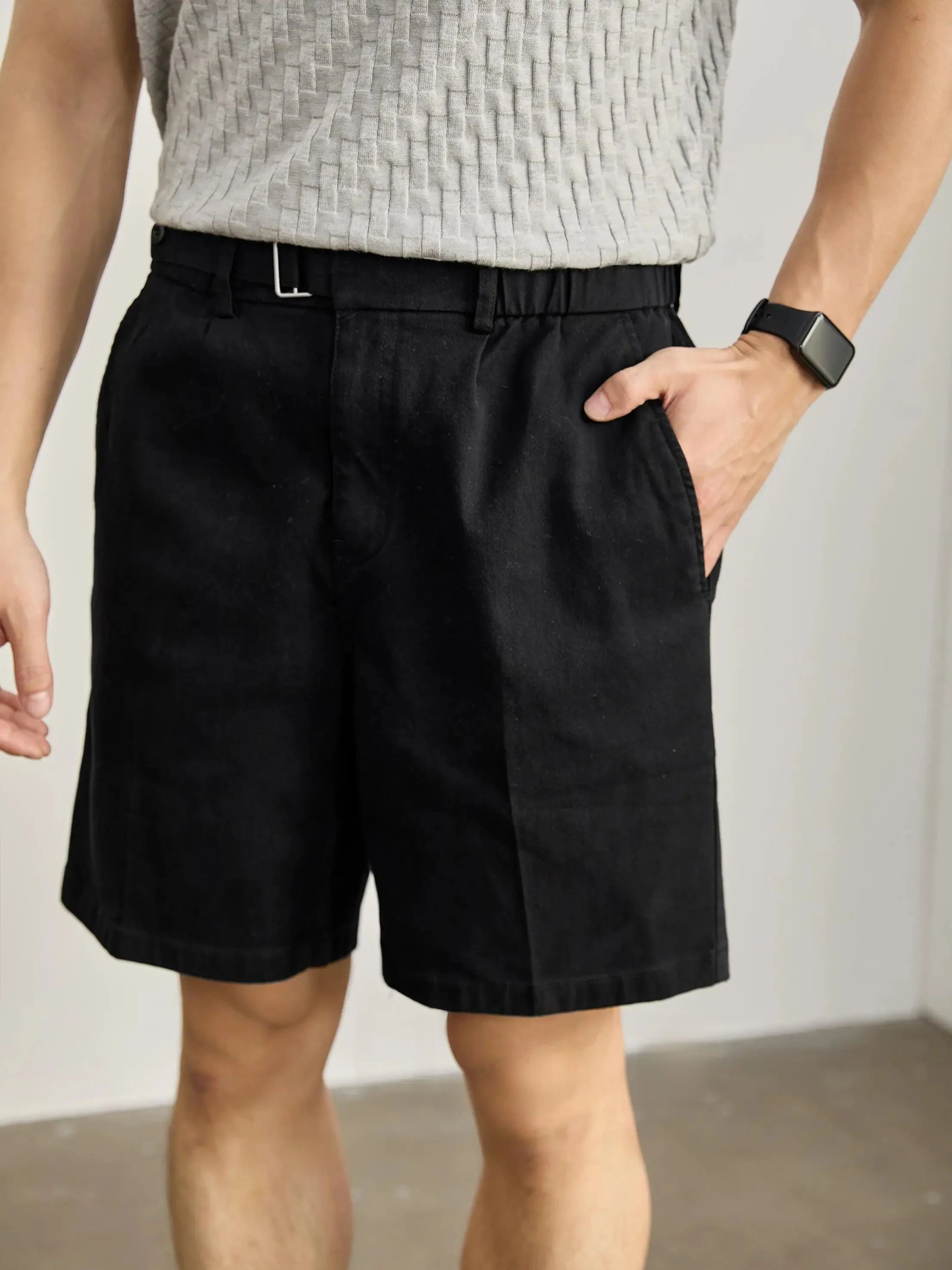 メンズショートカラーの選定ガイド：LUUDのストレートクロップドパンツで通勤と日常を支える