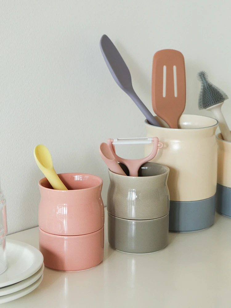 シンプルな陶器製箸置き：キッチン収納に最適な2層デザインの実用性と価格分析