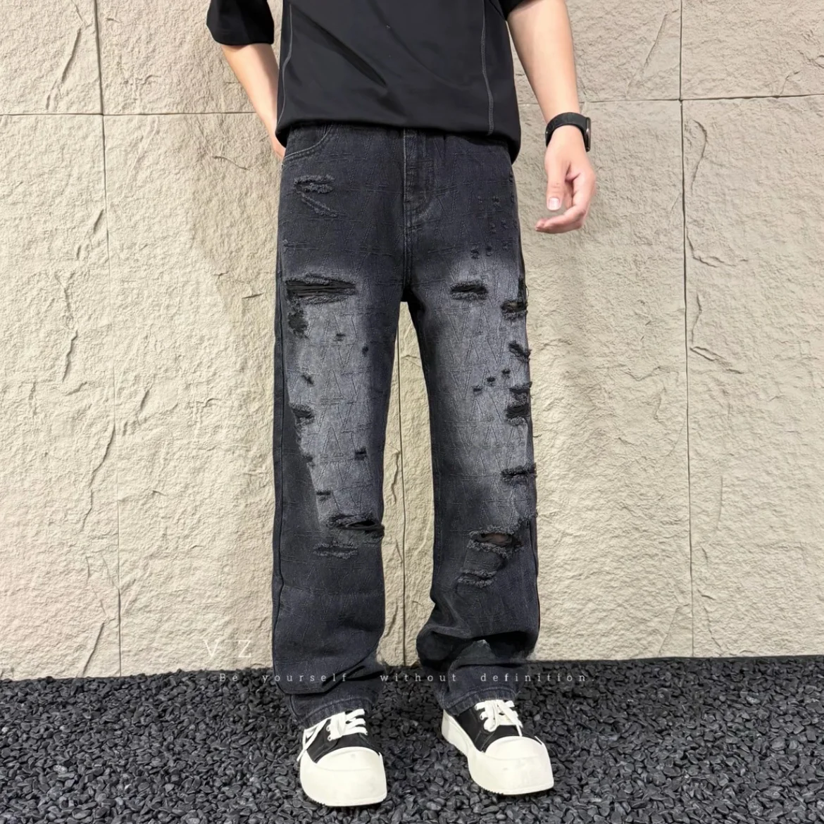 ダメージジーンズに色落ちが気になるなら、このヴィンテージ風ウォッシュデニムが救う理由は？