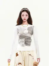 小熊プリントの長袖Tシャツ【レディース・秋用・スリムフィット・ショート丈】