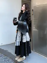 レトロで感のある透かしデザインのベストと不規則なデザインのスカート【秋のコーディネート・三点組み合わせ対応】