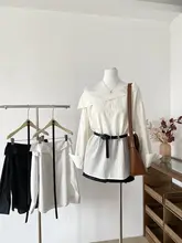オフショルダー・ウエストデザインの白い長袖シャツ【女性用・斜め襟・ミディ丈】