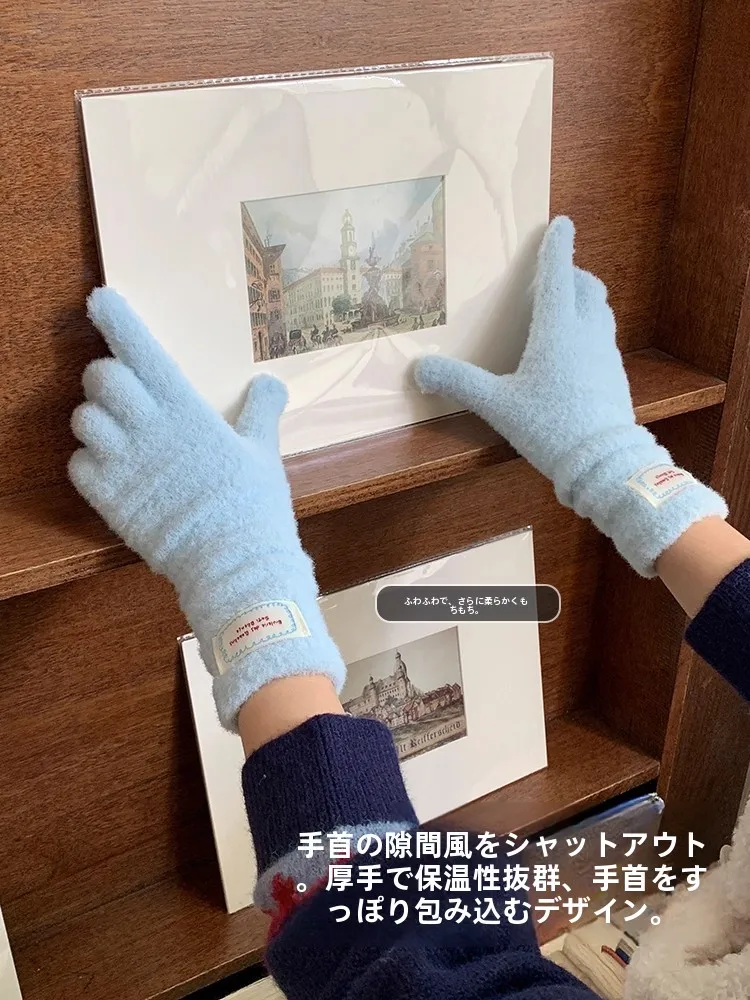 ファー素材手袋：手荒れ予防に効果的な厚手の分指タイプ