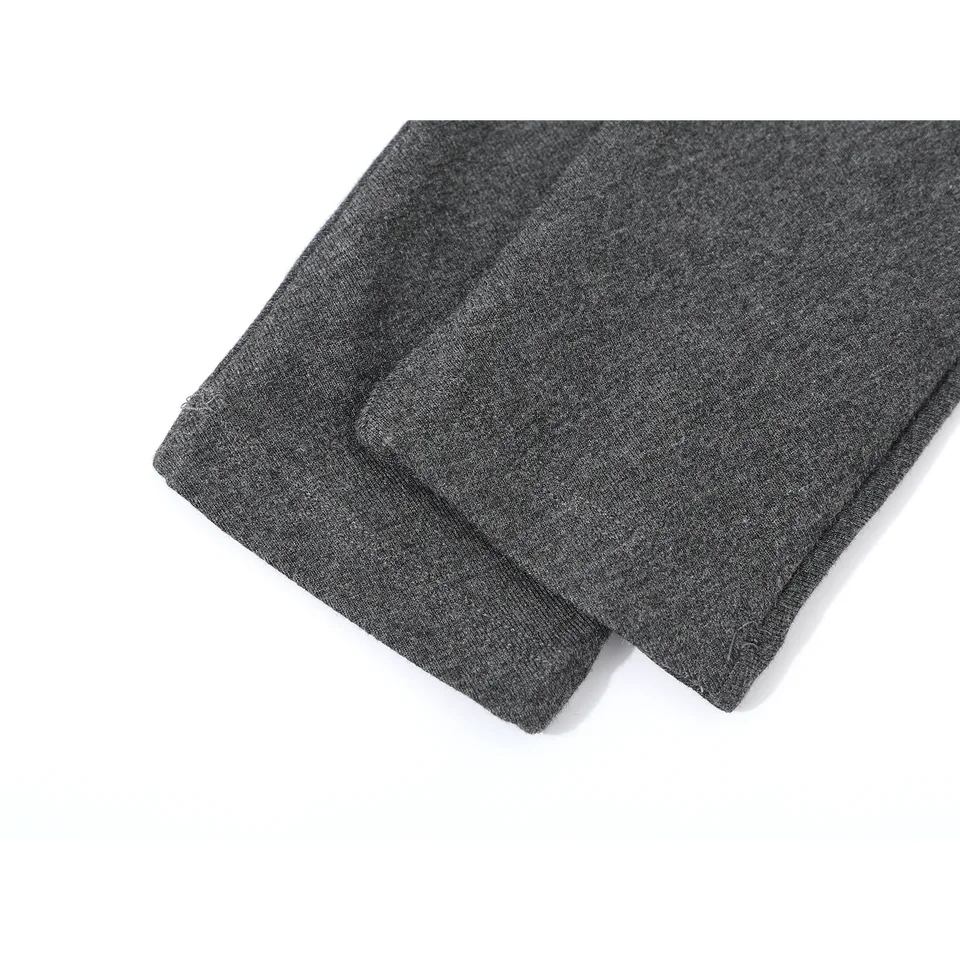 レトロなデザインのオフショルダー風長袖トップス【フィット感とスリム効果】（セットアップ対応）