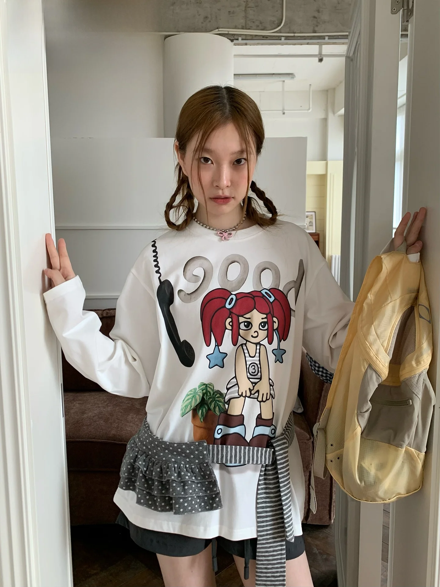 赤いアビーガールのコットン長袖Tシャツ【泥塑スタイル】とは？