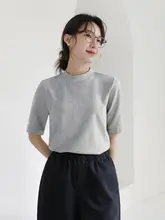 シンプルな立ち襟の女性用Tシャツ【五分袖・フィット・コットン生地・通勤用】