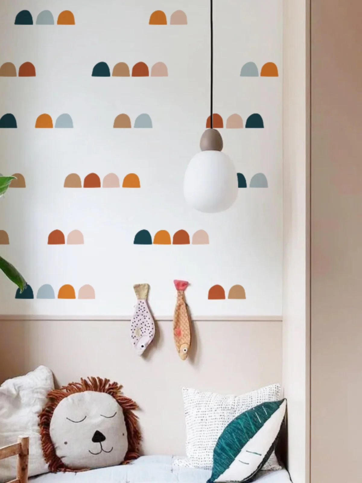 ボヘミアンスタイルの自粘式壁飾り：子ども部屋に貼る花柄デザインのDIY装飾