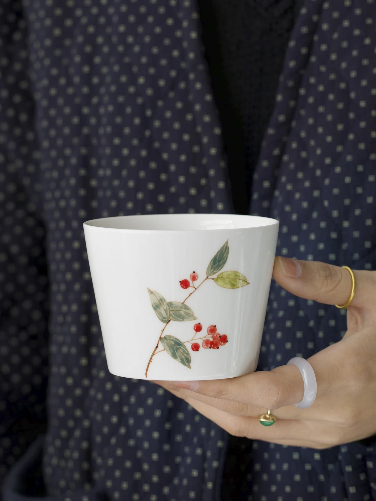 モカ色のカフェライフを彩る、手描き陶器のフルーツカップは本当におすすめ？