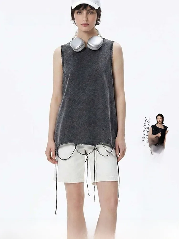 クールなデザインのラウンドネックノースリーブTシャツ：ヴィンテージ風ウォッシュ加工の実用性と適用シーン