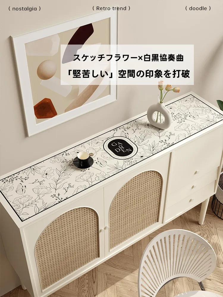 サイドアップボックス&テーブルの機能と実用性：レザー製テーブルマットの詳細解説