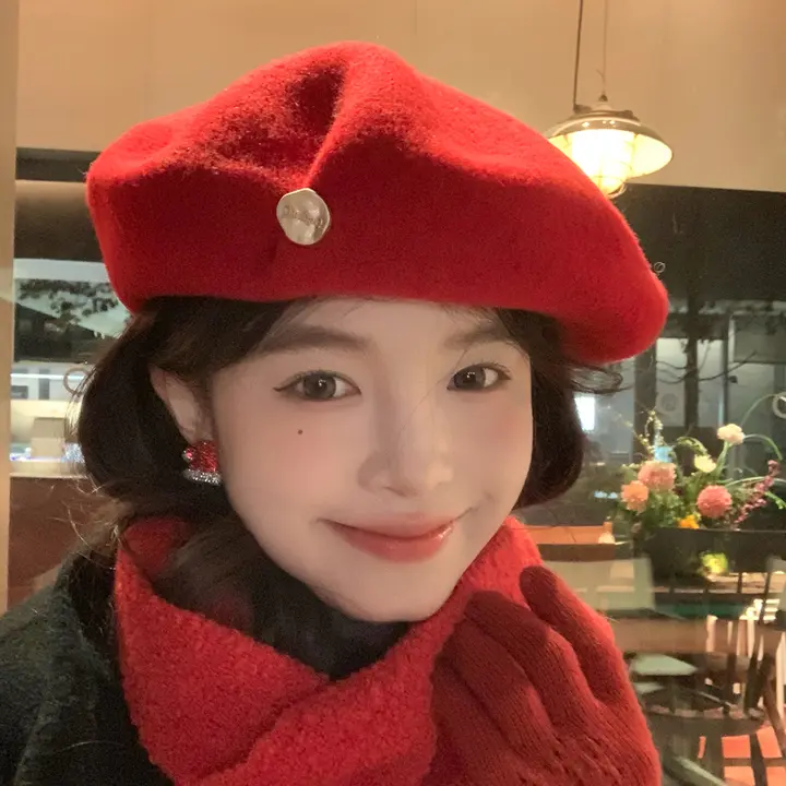高級感ある赤いベレー帽【女性用・秋冬・小顔効果】