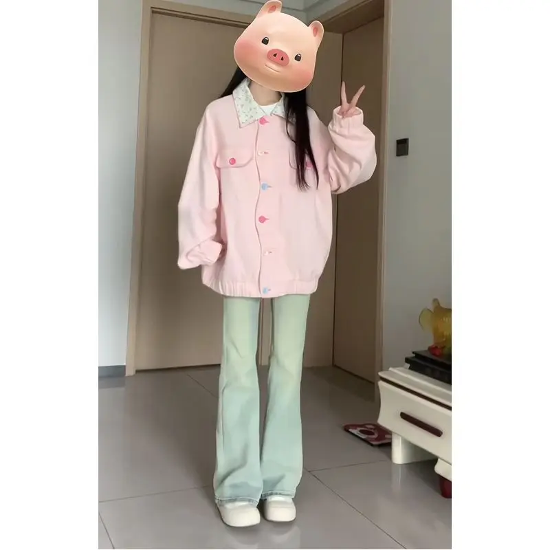 カラー ジャケット どんな色がおすすめ？ピンクの小花柄デニムジャケットが通勤スタイルを救う理由とは