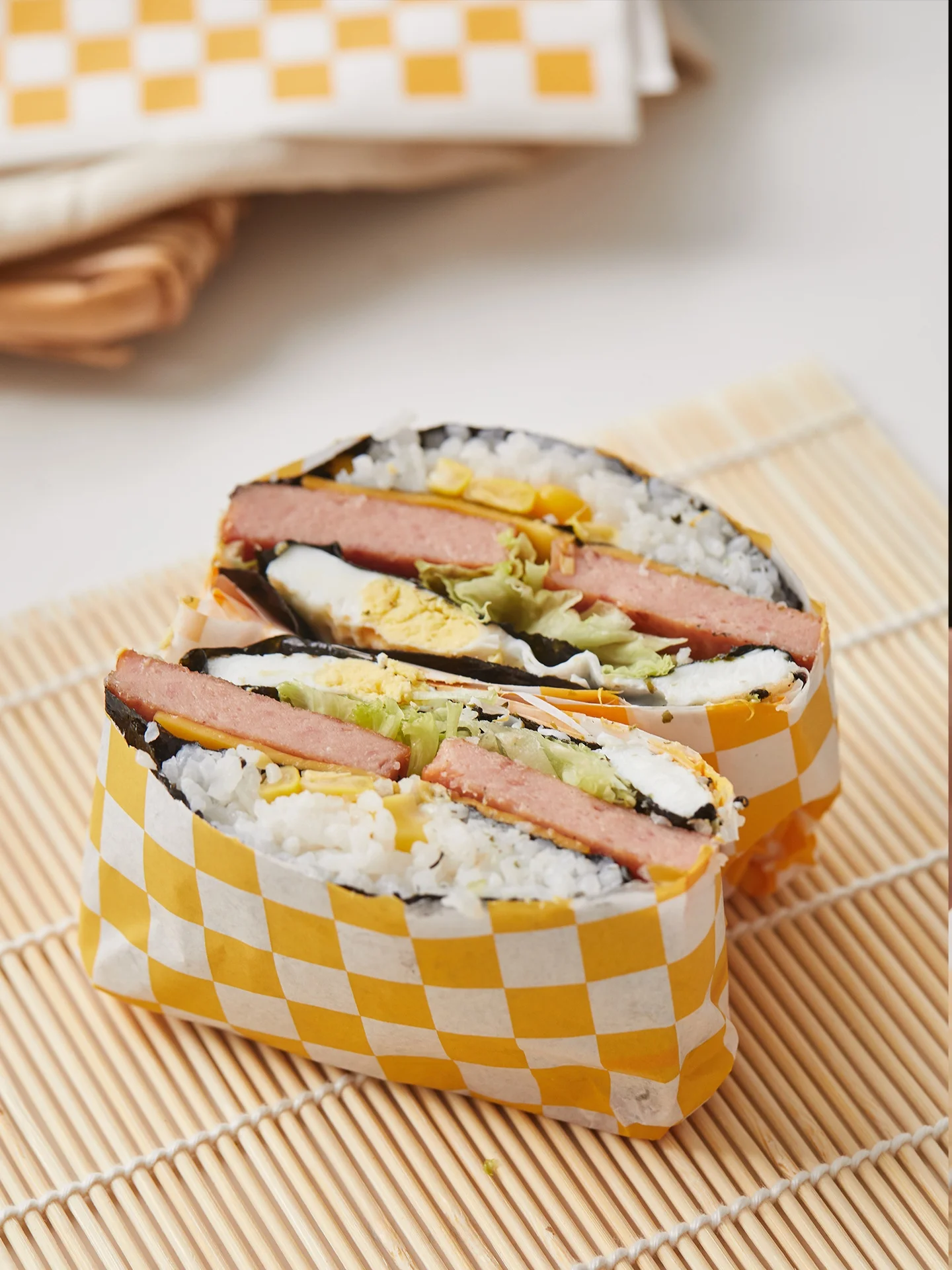 ハンバーガー包装紙を選ぶべき理由は？レトロなチェックが意外に優秀な理由を解説