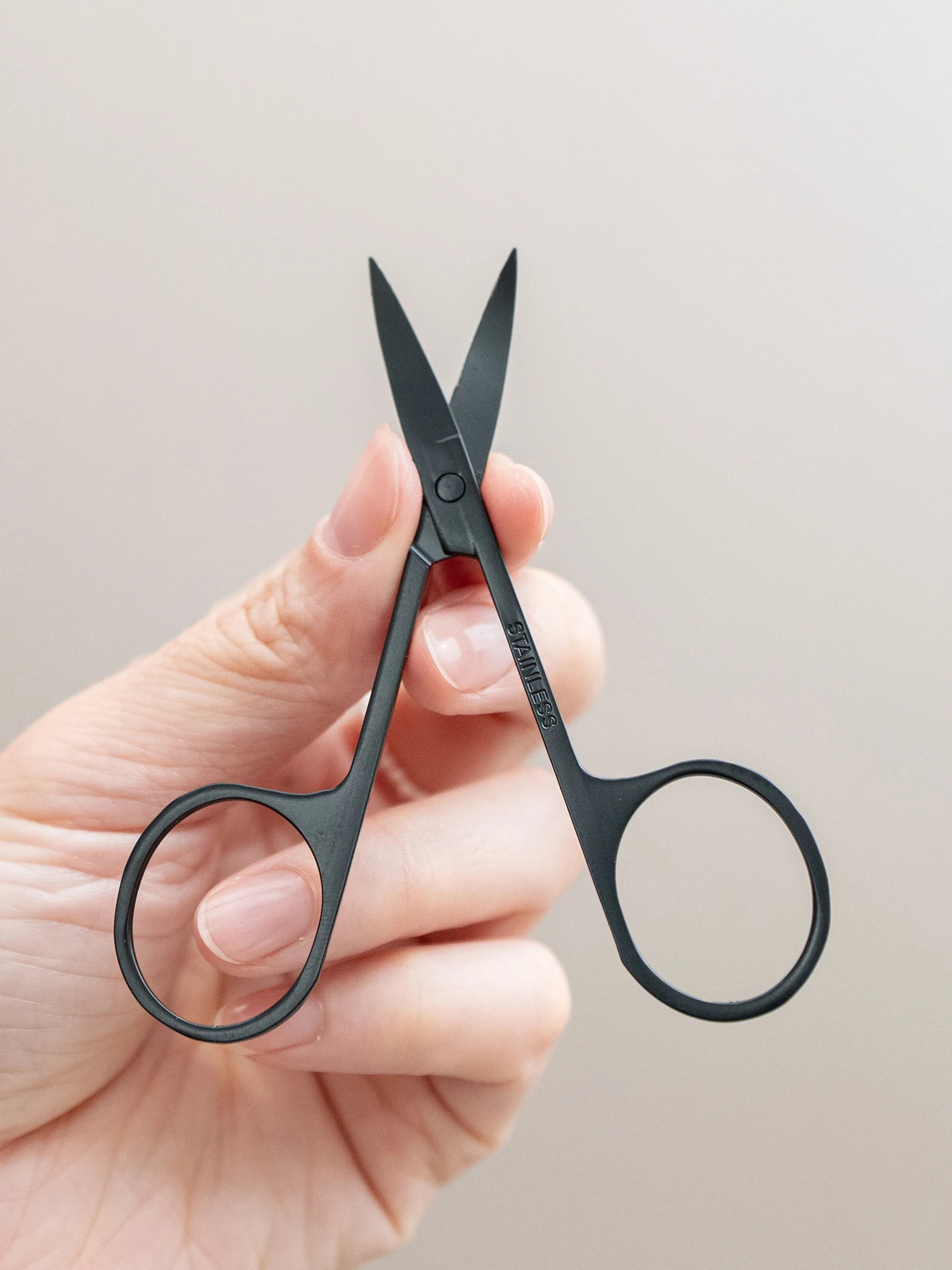 眉毛カットの道具って本当に必要なの？それとも使い捨てでいいの？