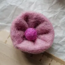 羊毛フェルトの芍薬風フラワーデコレーション【桃色・約40mm】