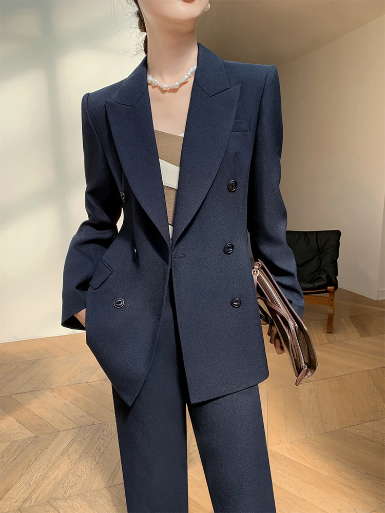 スーツリュック女性にぴったりのコーデは？高級感と機能性を両立したビジネススーツの選び方