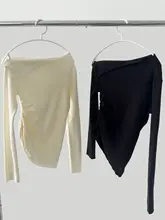 秋のオシャレなデザイン！斜めに開いた肩のフィットニットトップス【長袖・柔らかい素材・タイトなシルエット】